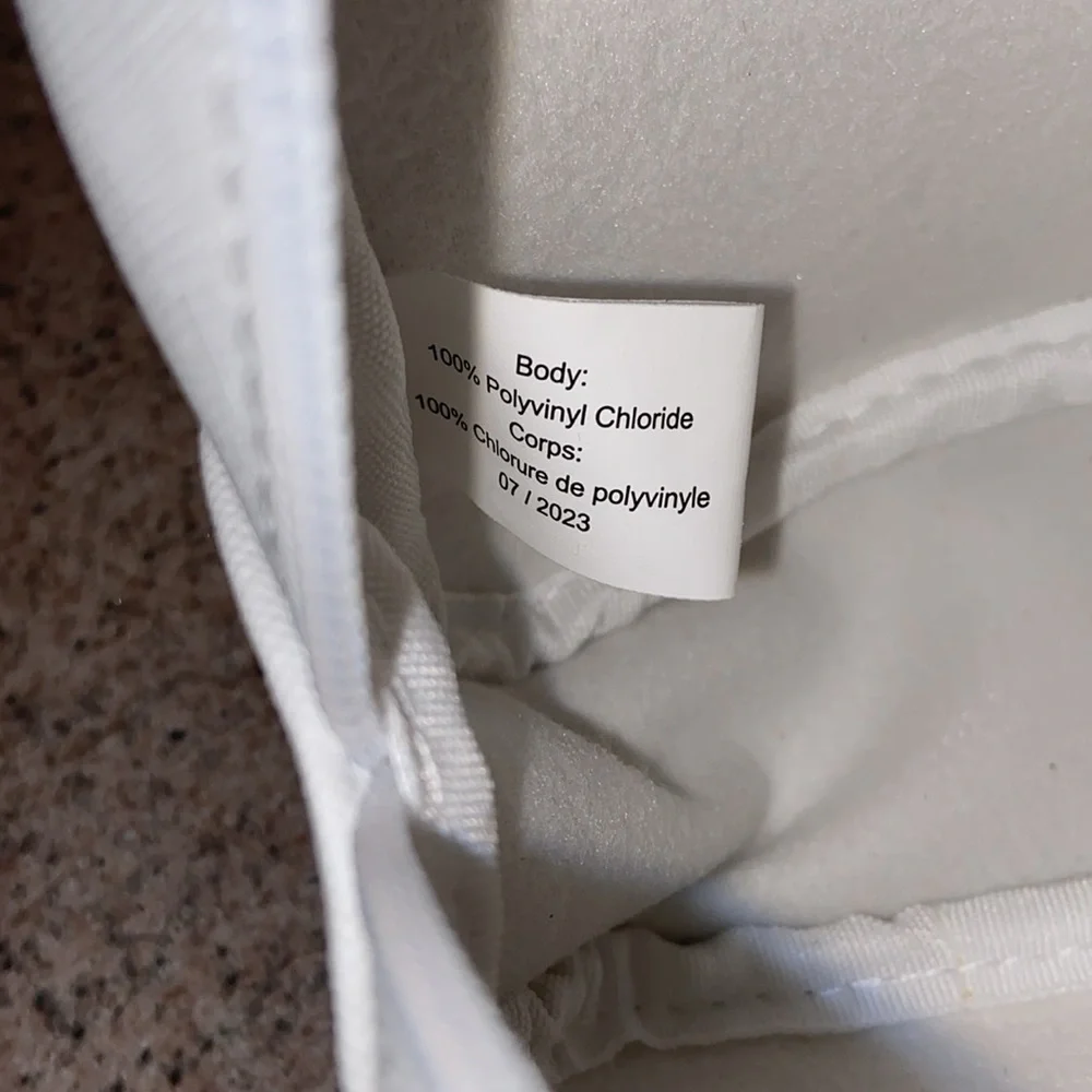 NWT BATH AND BODY WORKS SNOWMAN COSMETIC BAG